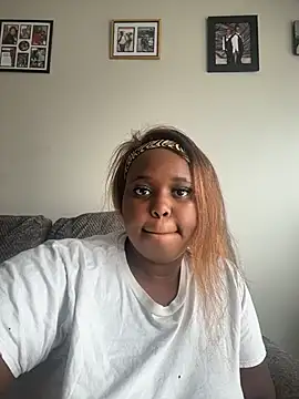 CurvySirenn online show from July 2026 05:07:02 PM