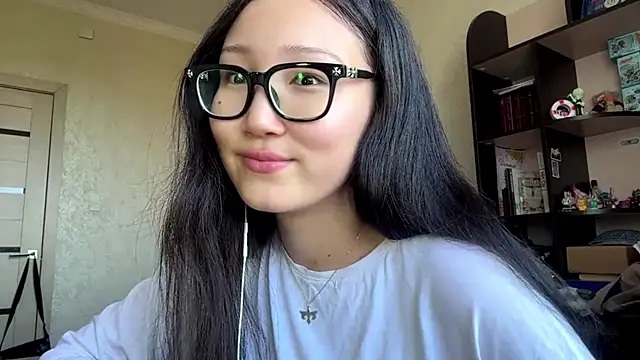 Snapshot of QueenOfCute chatting on July 2026 04:20:01 AM QueenOfCute online show from July 2026 04:20:01 AM