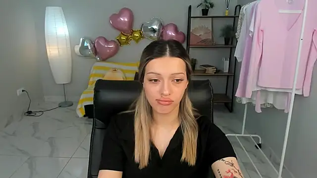 Snapshot of KarenCarson chatting on July 2026 11:01:02 AM KarenCarson online show from July 2026 11:01:02 AM