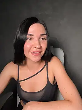 Snapshot of AigulLuna chatting on July 2026 05:15:02 PM AigulLuna online show from July 2026 05:15:02 PM