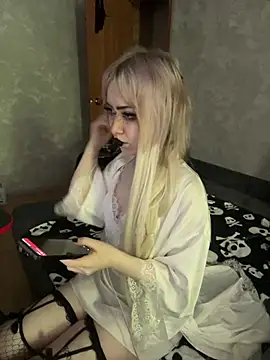 Snapshot of Sindy-Lou chatting on July 2026 10:29:01 AM Sindy-Lou online show from July 2026 10:29:01 AM