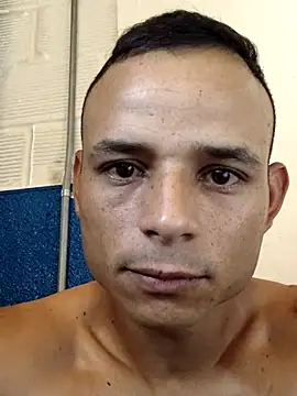 davidflz95 online show from July 2026 06:33:01 PM