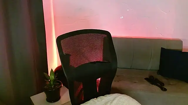 lispetite online show from February 2026 06:00:02 AM