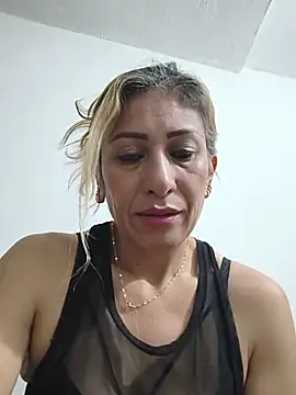 Snapshot of cielo-rojo chatting on July 2026 01:49:01 PM cielo-rojo online show from July 2026 01:49:01 PM