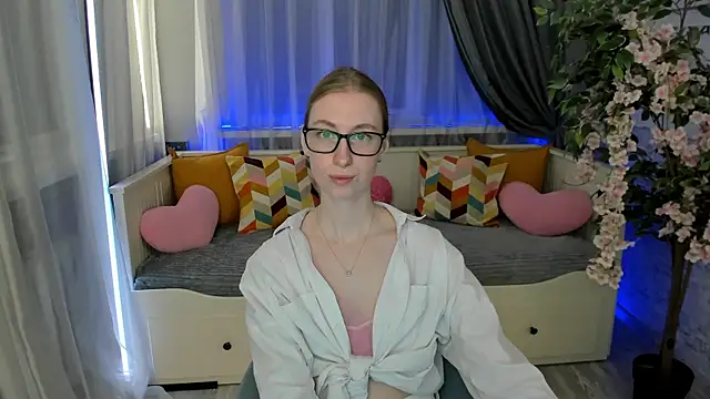 Snapshot of AuroraLean chatting on August 2026 04:23:01 PM AuroraLean online show from August 2026 04:23:01 PM