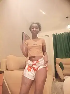 queenveecoco online show from July 2026 04:13:01 PM