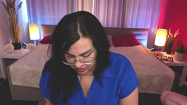 MiaCoollins online show from July 2026 01:47:02 PM