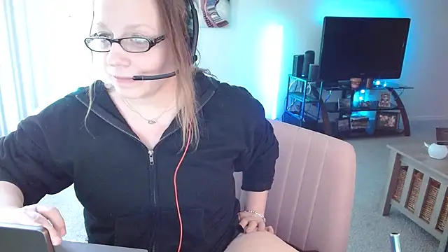 Snapshot of XxMs_StarzxX chatting on February 2026 04:55:01 PM XxMs StarzxX online show from February 2026 04:55:01 PM