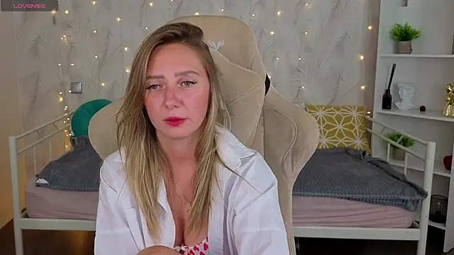 Snapshot of Gloria_Baker chatting on July 2026 05:38:02 AM Gloria Baker online show from July 2026 05:38:02 AM