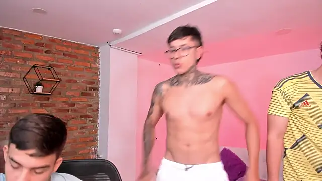 Spaceboyss18 online show from July 2026 07:49:01 PM