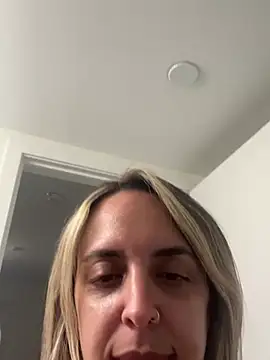 mellybearzzz online show from July 2026 12:42:01 AM