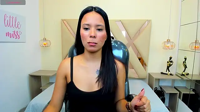 Ivonne Latina online show from July 2026 07:45:01 PM