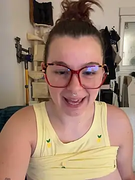 lilichaudee online show from July 2026 08:38:01 PM