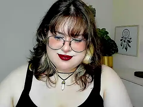 Snapshot of OpheliaLush chatting on August 2026 05:43:01 AM OpheliaLush online show from August 2026 05:43:01 AM