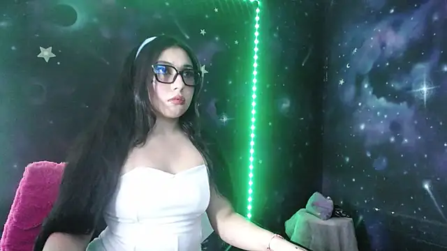 Snapshot of DaisyMoon_ chatting on August 2026 06:44:02 PM DaisyMoon online show from August 2026 06:44:02 PM