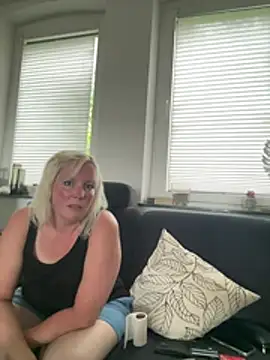 Corahoney paar online show from July 2026 05:07:01 AM