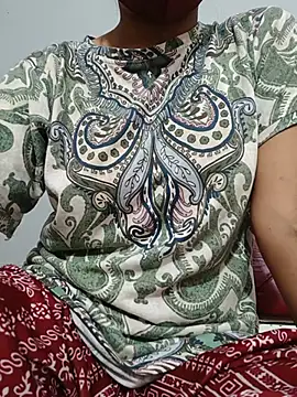 Snapshot of hey_pooja chatting on August 2026 06:37:01 AM hey pooja online show from August 2026 06:37:01 AM