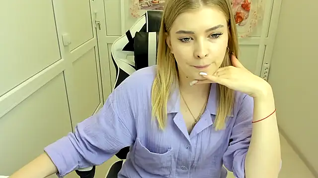 Snapshot of BrielleStorm chatting on August 2026 06:05:02 AM BrielleStorm online show from August 2026 06:05:02 AM