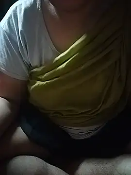 yourmoon142 online show from August 2026 06:32:01 PM