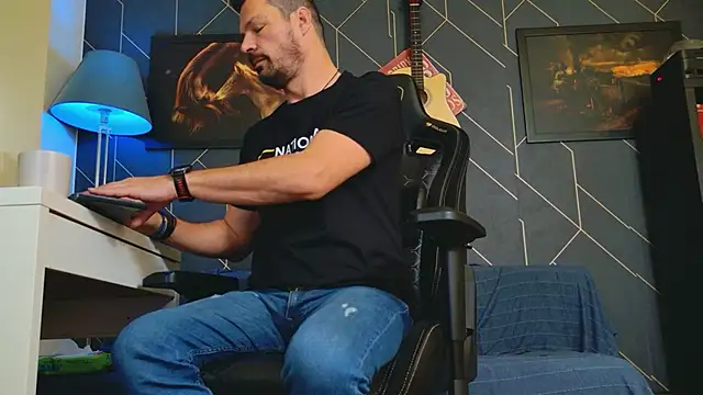 ChrisKox online show from October 2025 06:25:02 AM