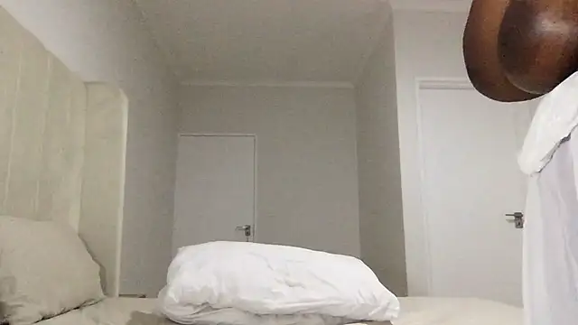 xBUSTY CANDYx online show from January 2025 11:23:01 PM