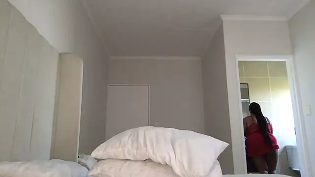 xBUSTY CANDYx online show from October 2025 09:41:02 AM