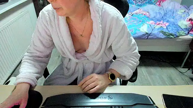 minoesje37 online show from March 2025 08:43:02 PM