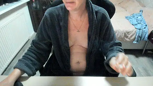 minoesje37 online show from November 2025 08:33:02 PM