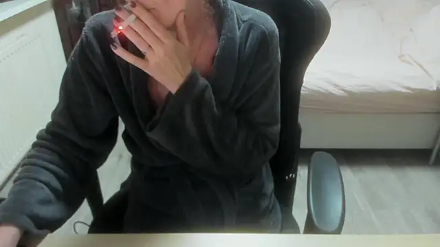 minoesje37 online show from March 2026 08:46:02 PM