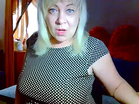 AgoniA7 online show from April 2026 01:42:02 PM