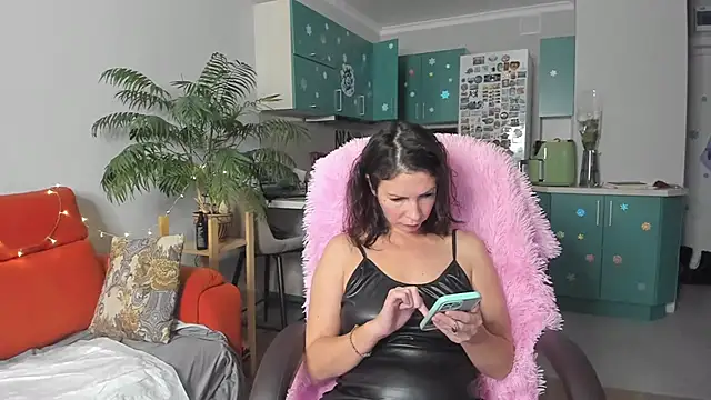 Snapshot of ChristinaGlory chatting on December 2024 07:37:02 AM ChristinaGlory online show from December 2024 07:37:02 AM