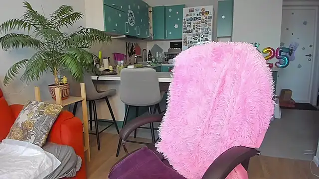 Snapshot of ChristinaGlory chatting on January 2025 09:32:02 AM ChristinaGlory online show from January 2025 09:32:02 AM