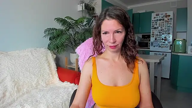 Snapshot of ChristinaGlory chatting on October 2025 08:00:02 AM ChristinaGlory online show from October 2025 08:00:02 AM