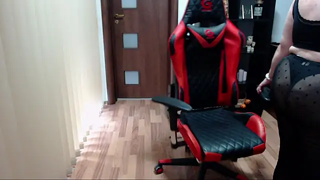 MissTroublle online show from October 2025 12:28:02 PM