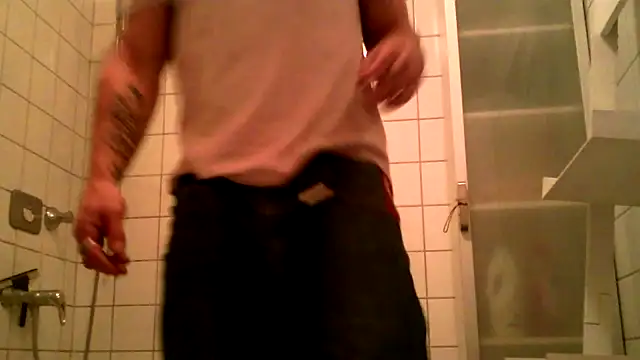 AthleticWomenizer2 online show from November 2025 10:59:02 PM