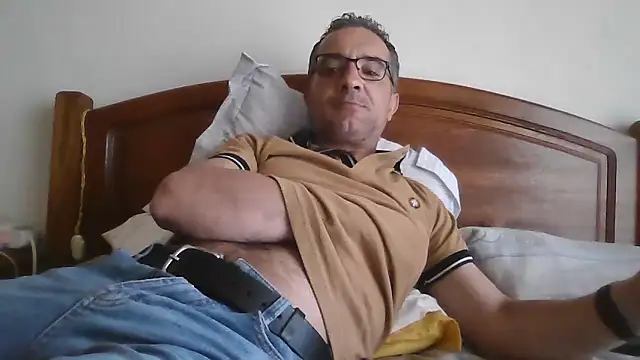 Snapshot of CarlosRocha73 chatting on April 2026 11:04:02 AM CarlosRocha73 online show from April 2026 11:04:02 AM
