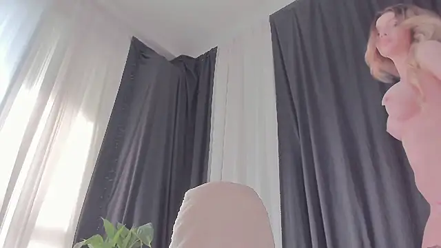 Snapshot of blond3bab3 chatting on January 2025 12:19:02 PM blond3bab3 online show from January 2025 12:19:02 PM