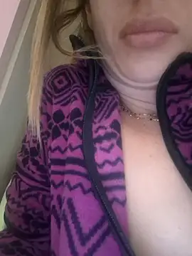 fammefatale1987 online show from November 2025 01:17:02 PM