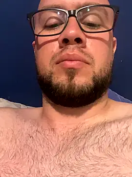 Snapshot of AlejoStrep chatting on November 2025 05:40:01 AM AlejoStrep online show from November 2025 05:40:01 AM