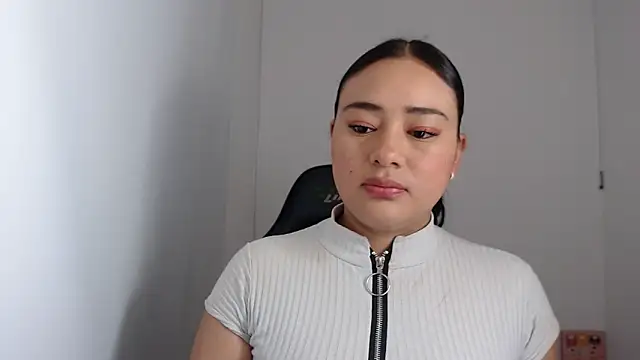 Snapshot of ReyleDoll chatting on December 2024 07:56:01 PM ReyleDoll online show from December 2024 07:56:01 PM