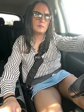 Snapshot of Chic_desire chatting on April 2026 02:15:01 PM Chic desire online show from April 2026 02:15:01 PM