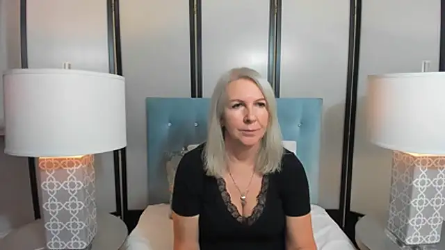 EricaTop online show from November 2025 05:02:01 PM