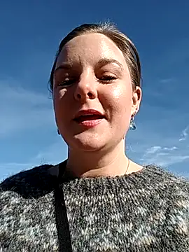 SwedishJennifer online show from April 2026 01:23:01 PM