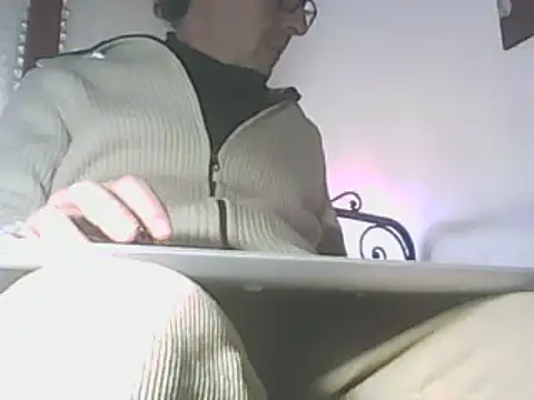 Snapshot of Moro_ra chatting on December 2024 01:11:02 PM Moro ra online show from December 2024 01:11:02 PM