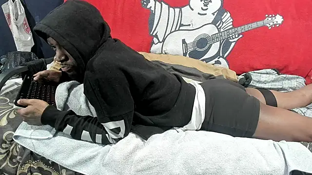 Snapshot of iBreakHeartz chatting on December 2024 02:27:01 PM iBreakHeartz online show from December 2024 02:27:01 PM