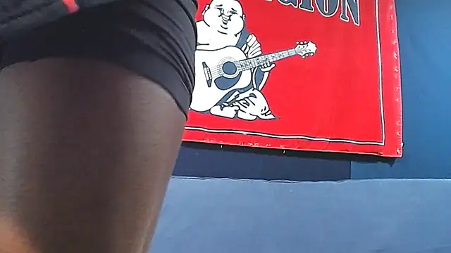 Snapshot of iBreakHeartz chatting on January 2025 07:28:02 PM iBreakHeartz online show from January 2025 07:28:02 PM