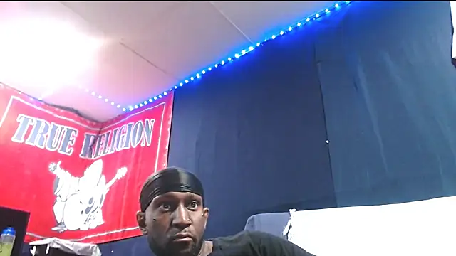 Snapshot of iBreakHeartz chatting on September 2025 04:04:02 AM iBreakHeartz online show from September 2025 04:04:02 AM