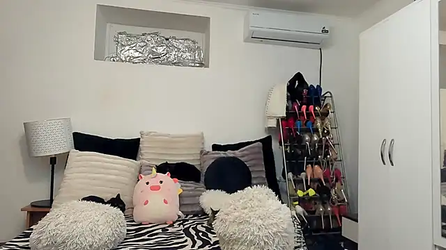 juliahayessxx online show from December 2025 06:47:02 PM