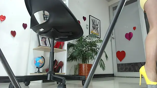 carieBelle1 online show from February 2025 12:06:02 PM