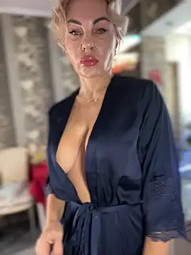 Snapshot of Hotnessi chatting on February 2025 08:06:02 AM Hotnessi online show from February 2025 08:06:02 AM
